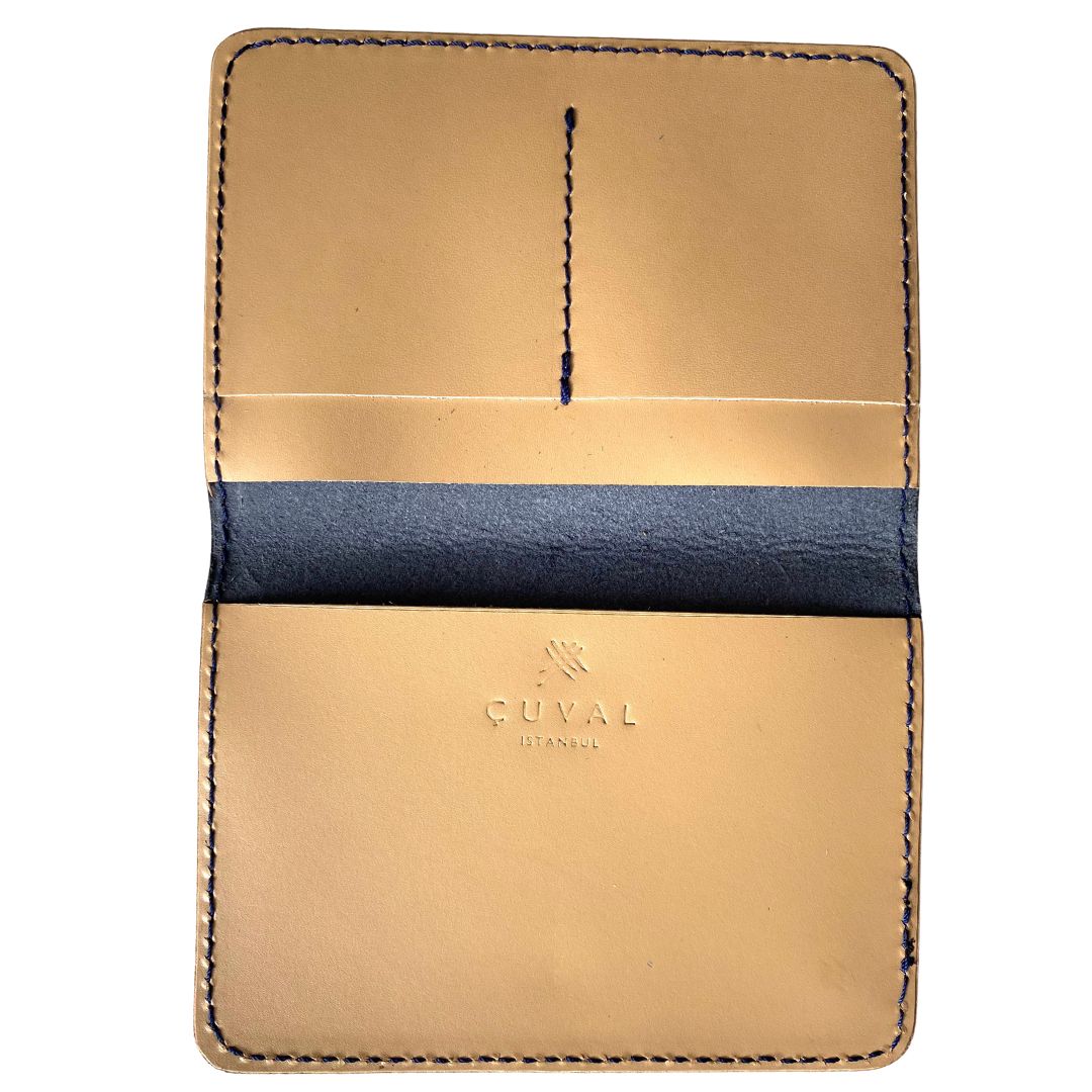 PASSPORT HOLDER LIGHT BLUE// LATTE