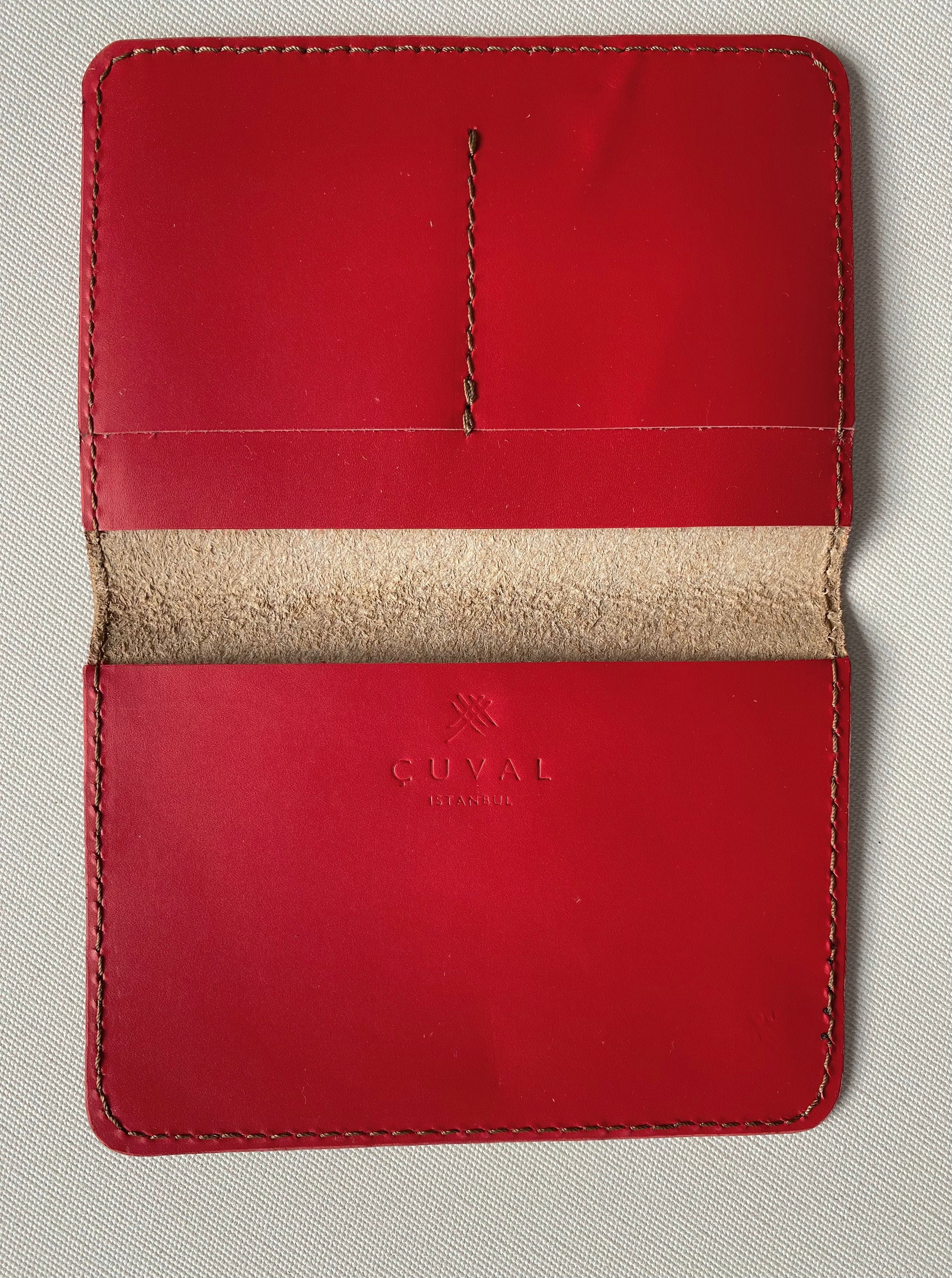 PASSPORT HOLDER GRAY// RED