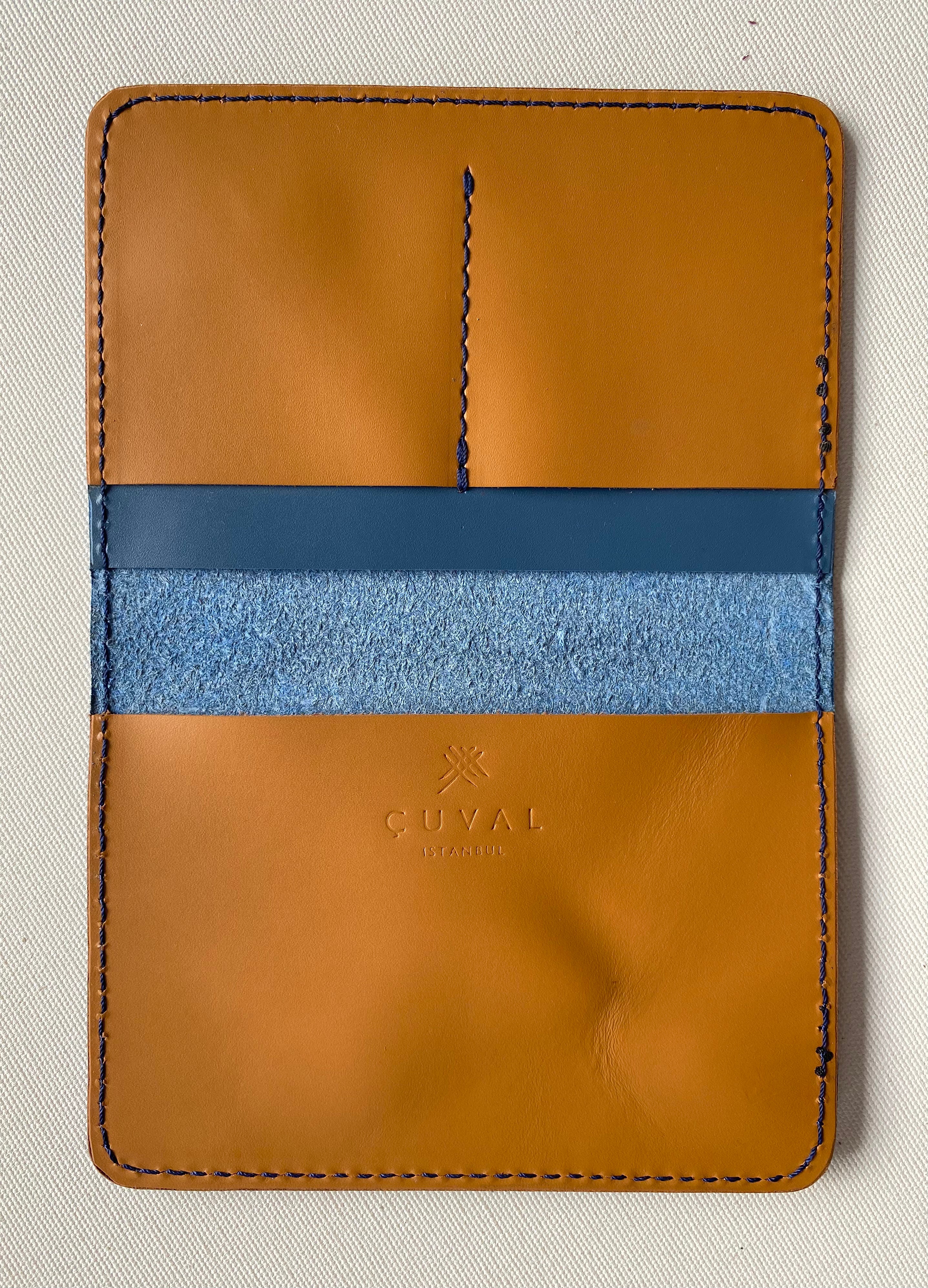 PASSPORT HOLDER BLUE// TOBACCO