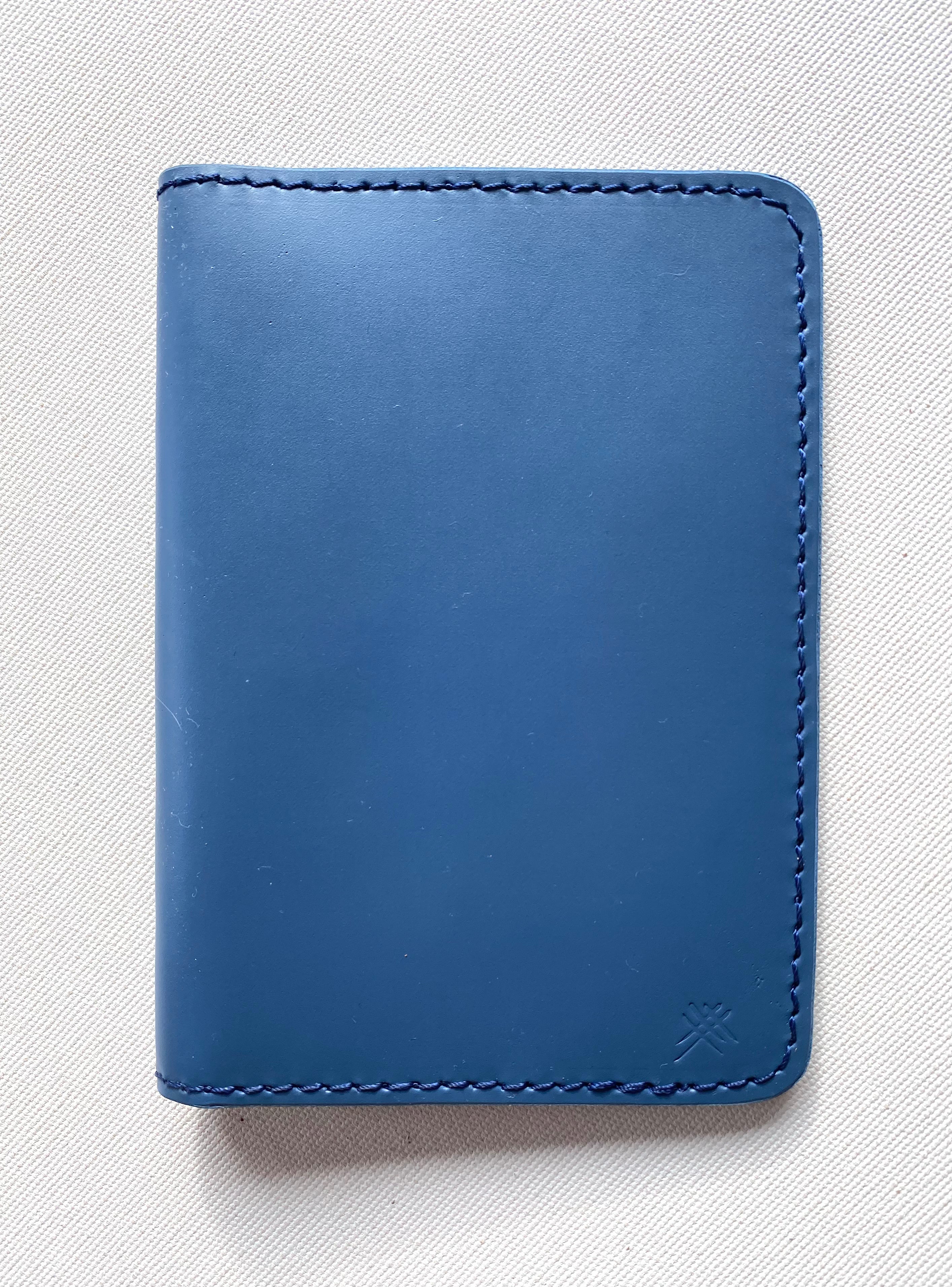 PASSPORT HOLDER  BLUE// WHITE